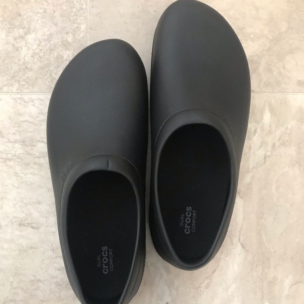 NWOT slip resistant crocs